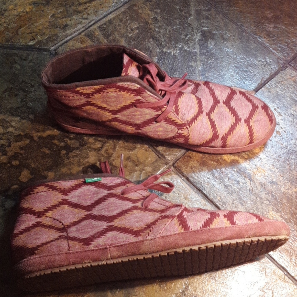 Sanuk cute burgundy booties sz 10